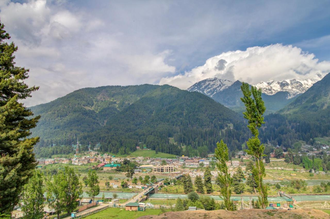 Hotel Little Silver Pahalgam Bagian luar foto