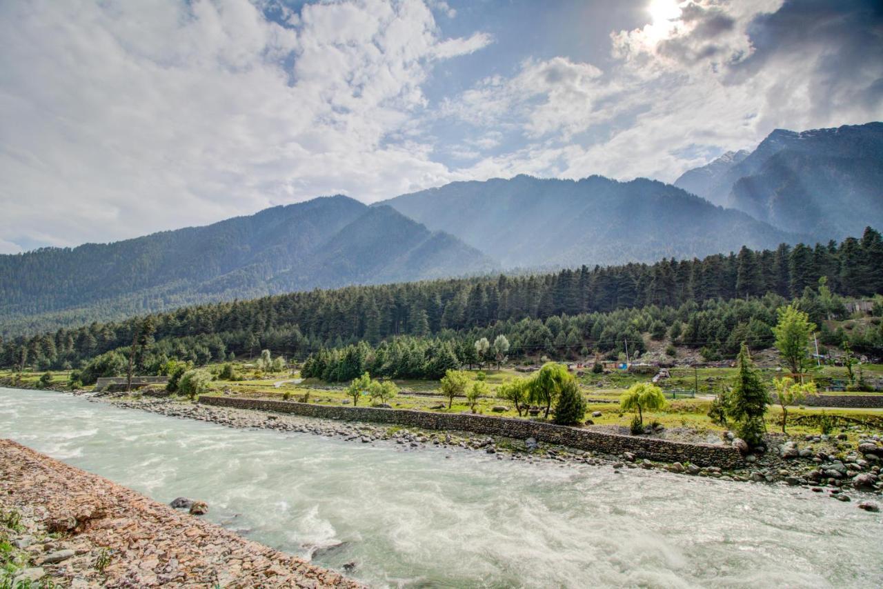 Hotel Little Silver Pahalgam Bagian luar foto