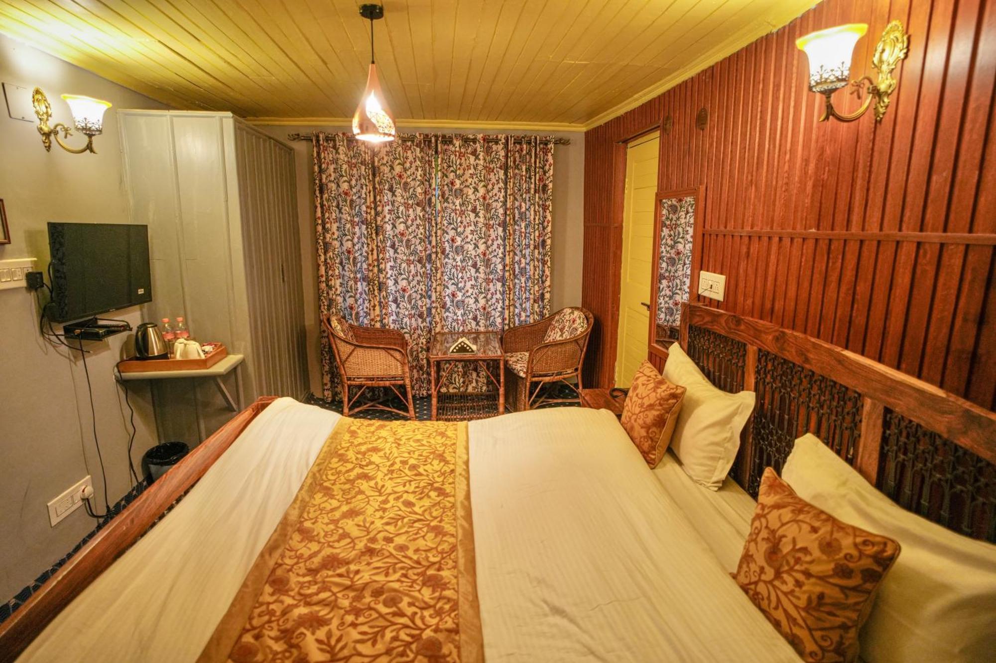 Hotel Little Silver Pahalgam Bagian luar foto