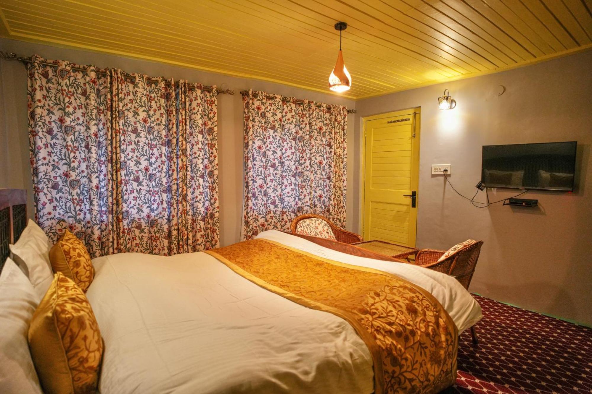 Hotel Little Silver Pahalgam Bagian luar foto